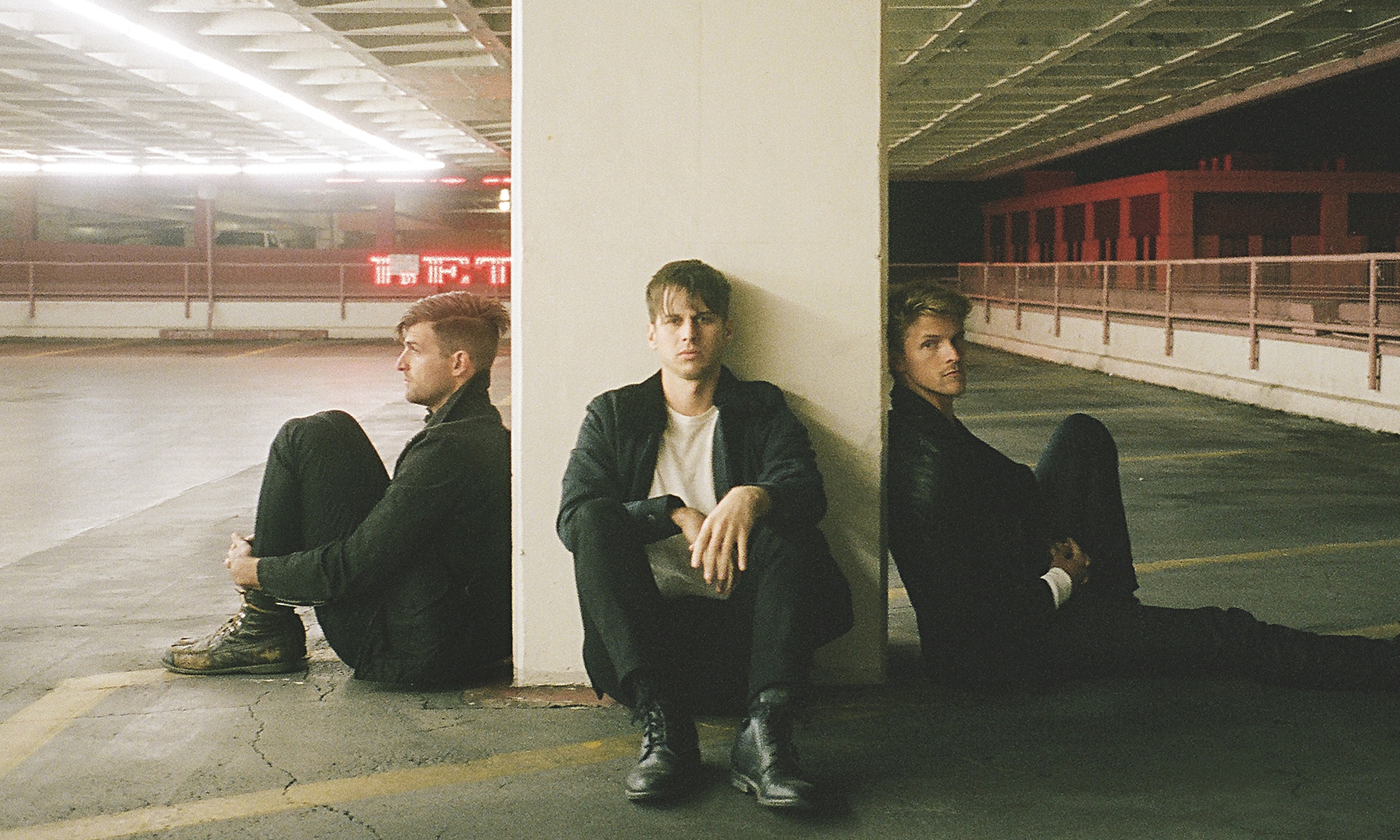 Their 27. Foster the people. Группа Foster the people. Foster the people Merch. The Fall Foster.